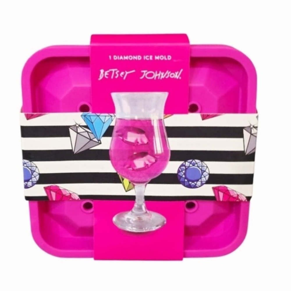 Betsey nwt Johnson Pink Diamond Ice Mold Tray